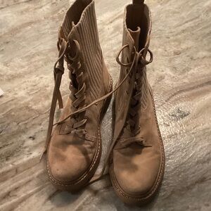 Sam Edelman Stylish suede Tan Lace-Up Boots